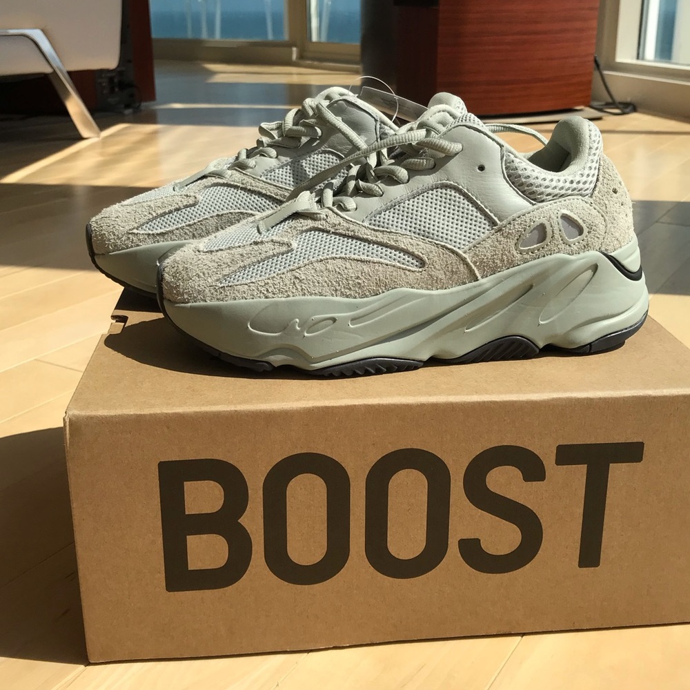 YEEZY 700 - Salt